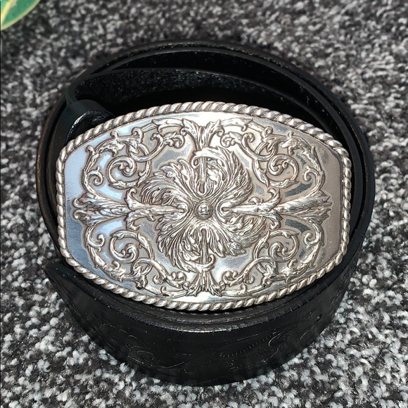 Women’s Large Belts - Picture 2 of 5
